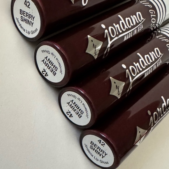 Lot of 4 Jordana Lip Gloss Berry Shiny Shade 42 Vintage Y2K Makeup NOS - Picture 2 of 2